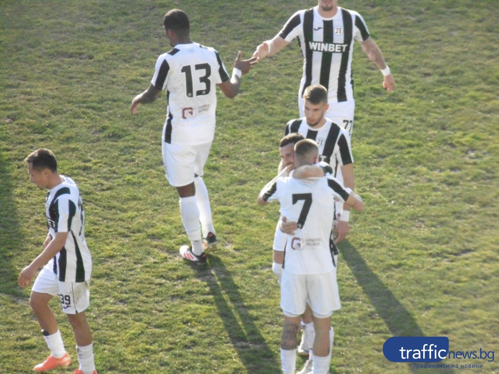 Локо се справи с 10 от Септември за първа победа на Лаута от месец