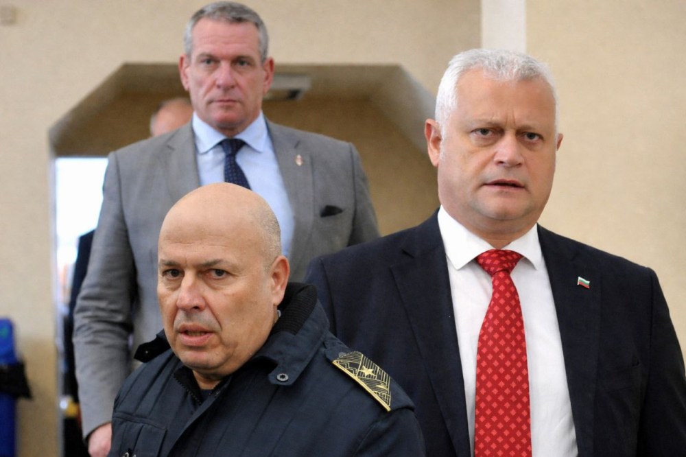 Майката на Митко към Дечев: Проверката е параван, за да държите Костадинов на поста