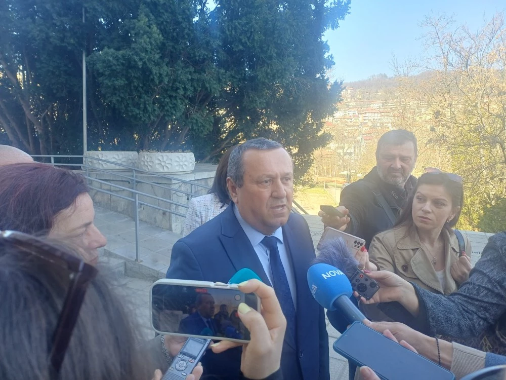 Министър Адемов: Подготвя се механизъм за подкрепа, ако цените на горивата продължат да се покачват