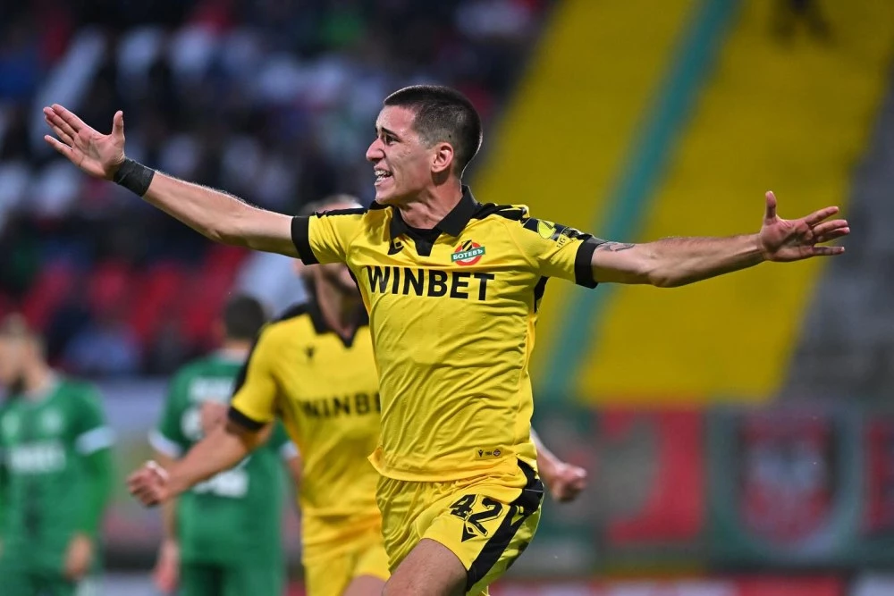 Вижте съставите на Ботев Пловдив и Ботев Враца