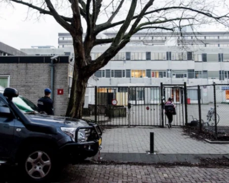 Експлозия в врейско училище в Амстердам