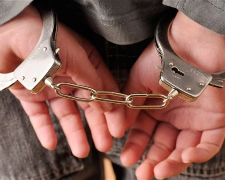 Съдът остави в ареста седем души, обвинени в изнудване чрез бързи кредити