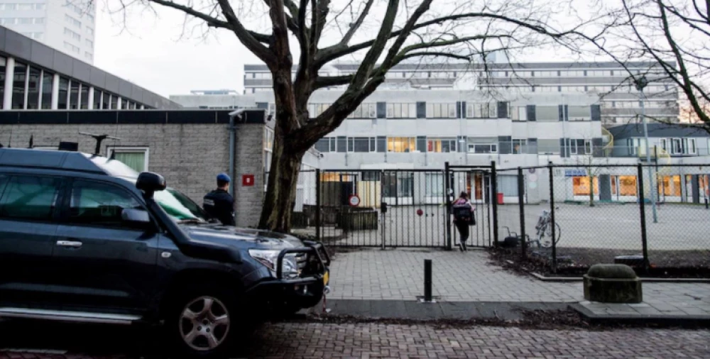 Експлозия в eврейско училище в Амстердам