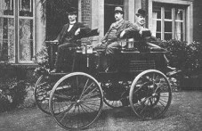 На този ден: В Ню Йорк е представен първият автомобил на слънчеви батерии