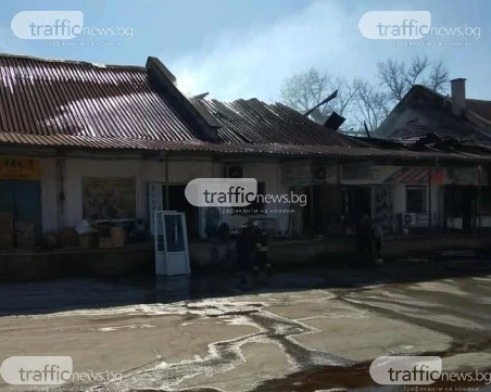 Овладяха пожара в пловдивски склад, има съмнение за късо съединение