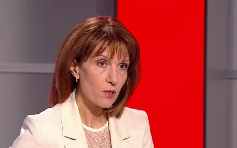 Шефа на ЦИК: Над 20 800 заявления за участие във вота са подадени извън страната