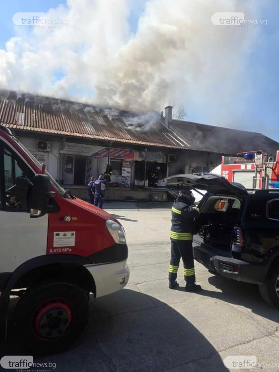 Пожар се разрази в склад за детски играчки в Пловдив