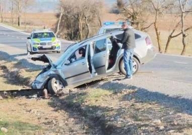 Загуба на контрол в основата на тежката катастрофа с жертви край Радомир