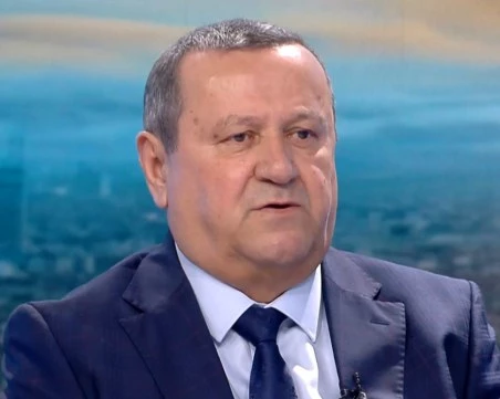 Министър Адемов: Започваме раздаване на пакети с храни за подкрепа на 531 000 бедни