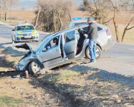 Загуба на контрол в основата на тежката катастрофа с жертви край Радомир