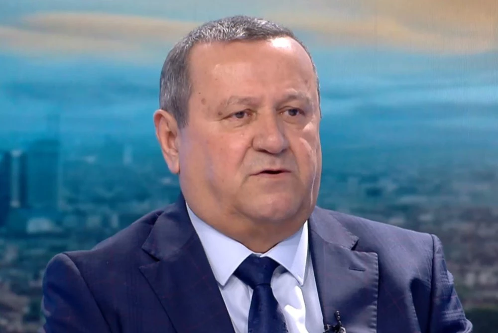 Министър Адемов: Започваме раздаване на пакети с храни за подкрепа на 531 000 бедни