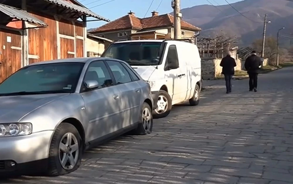 Повдигнаха обвинения на вандала, нарязал гумите на десетки коли в Иганово и стрлял по жена