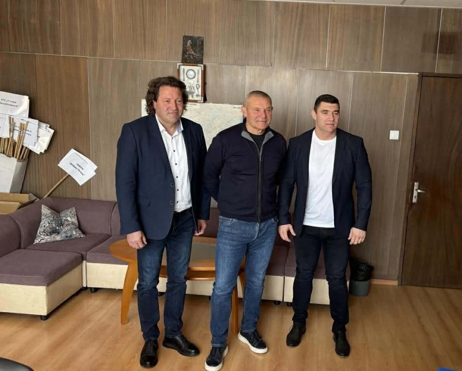 Руси Чернев поема отдел „Спорт и младежки дейности