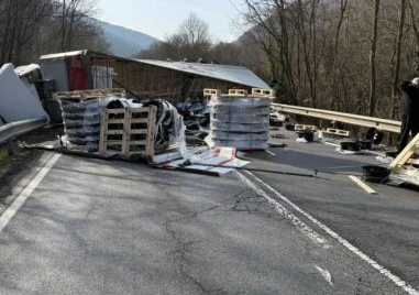 Катастрофа с тир затвори Прохода на Републиката