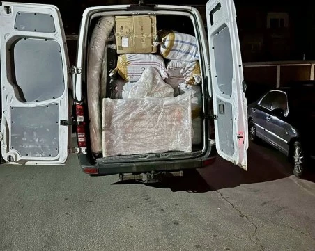 ГДБОП - Пловдив с акция срещу дрехи менте, три автомобила с над 4000 артикула са задържани