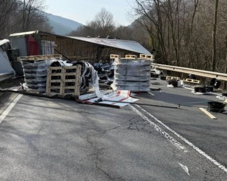 Катастрофа с тир затвори Прохода на Републиката