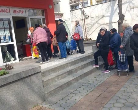 Раздават хранителни помощи на социално слаби граждани в Пловдив