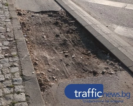 Разкопан участък от велоалея праща колоездачите в трафика