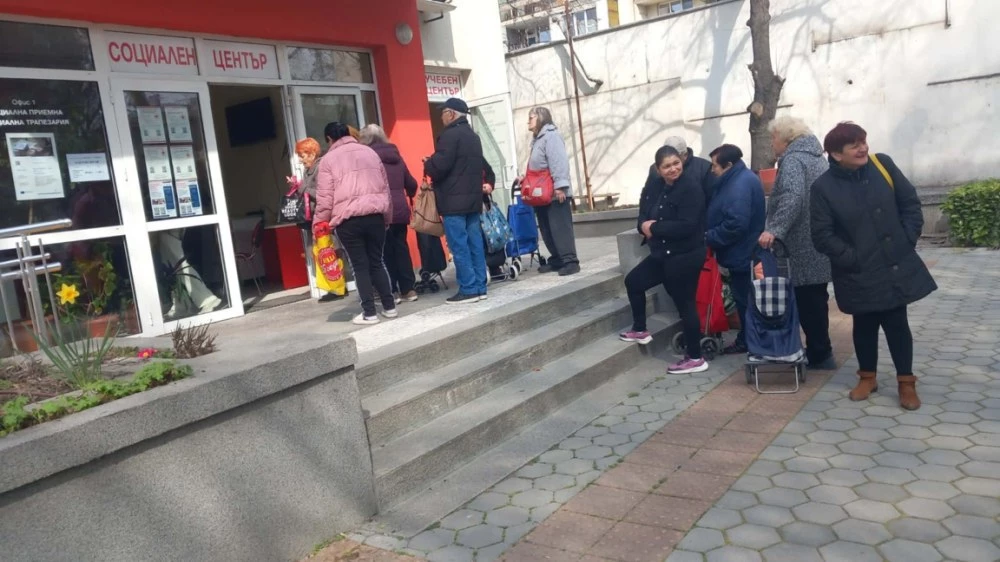 Раздават хранителни помощи на социално слаби граждани в Пловдив