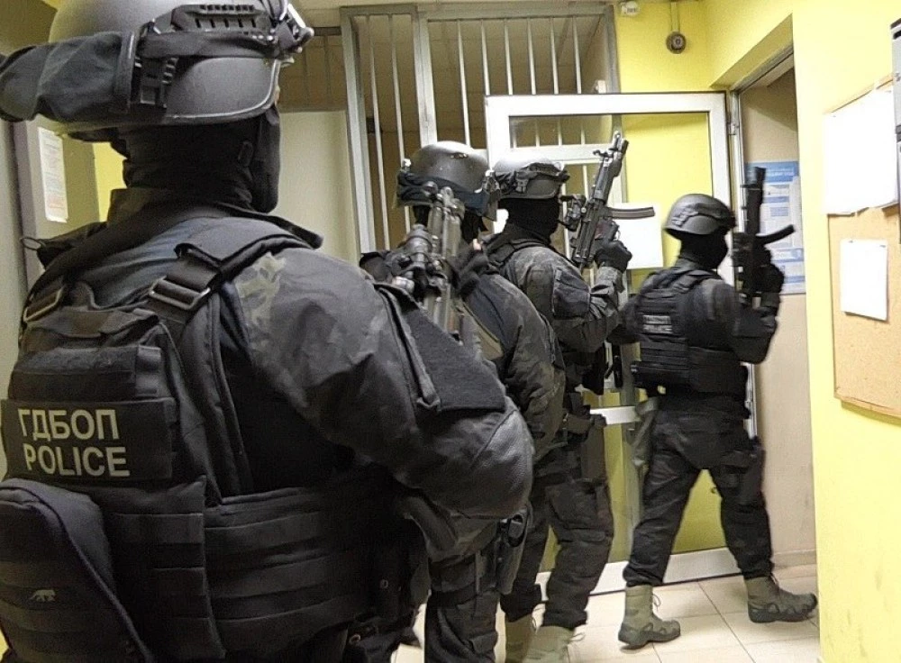 Удар на ГДБОП в Пловдив: Задържаха ОПГ с 4 килограма кокаин и марихуана