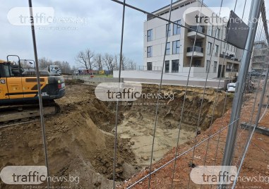 Ново застрояване на метри от река Марица  срути ограда на жилищен комплекс в Пловдив