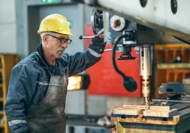 Работещите пенсионери получават по-високи пенсии – от кога и с колко