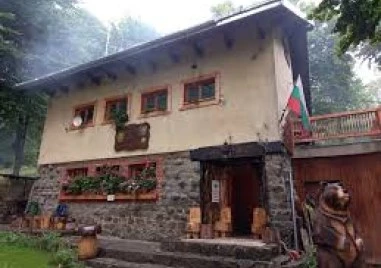 Скандал в хижа „Камен дел” завърши с изстрели