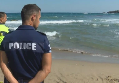 Труп на гола жена изплува от морето край Поморие