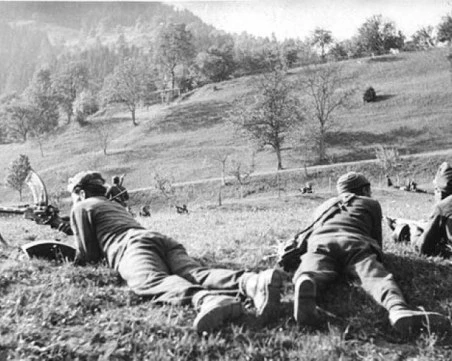 На този ден: Първа българска армия триумфира при Драва, започва войната в Ирак