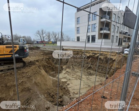 Ново застрояване на метри от река Марица  срути ограда на жилищен комплекс в Пловдив