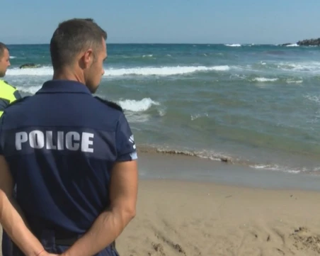 Труп на гола жена изплува от морето край Поморие