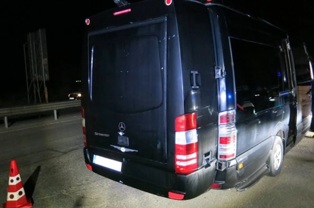 Граничари задържаха 10 незаконни мигранти, укрити в тайник