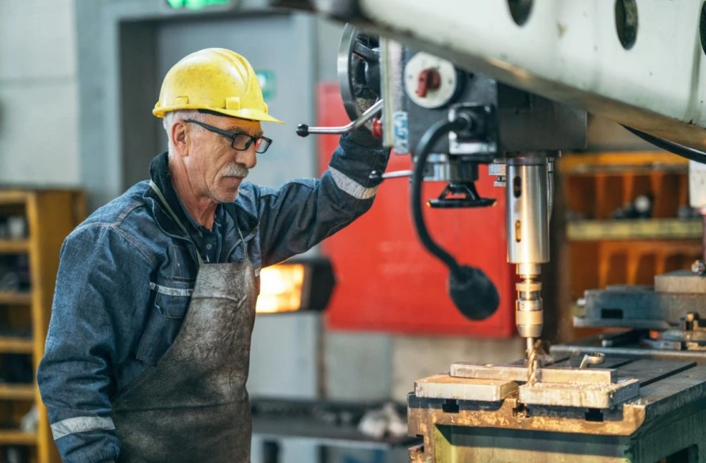 Работещите пенсионери получават по-високи пенсии – от кога и с колко