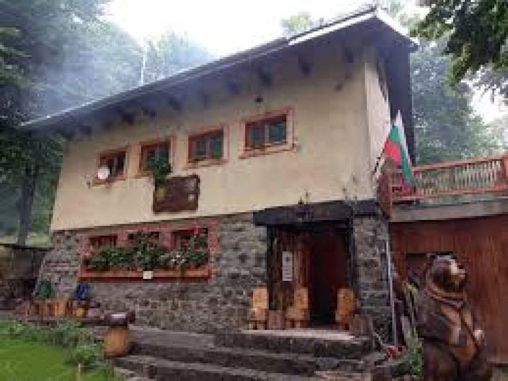 Скандал в хижа „Камен дел” завърши с изстрели