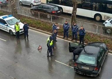 Мъртвопиян катастрофира в Смирненски, сложи триъгълник и избяга