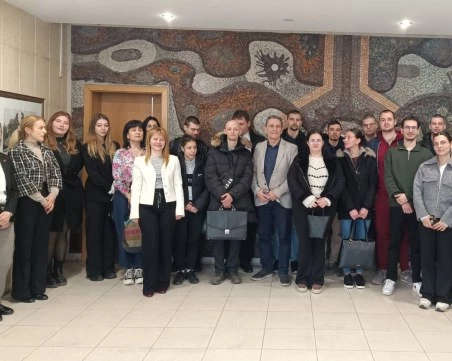 Пловдивски студенти видяха отблизо как работи държавната администрация