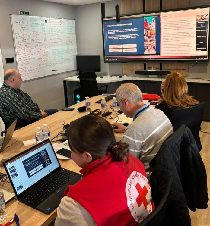 БЧК обучи мобилни здравни екипи за реакция при епидемии