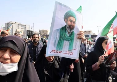 Новият ирански върховен лидер призова да се нападат враговете в страната и в чужбина