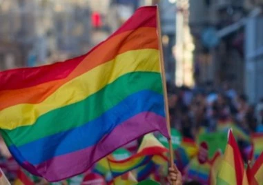 Полша реши да узаконява еднополови бракове, сключени в Европейския съюз