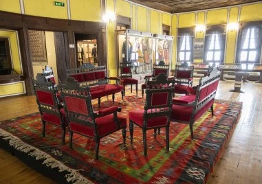 Старинни мебели от Дома на телевизията оживяват в Етнографския музей