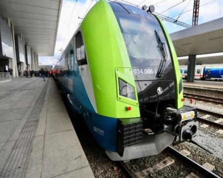 БДЖ представи първи крайградски влак 