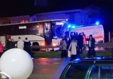 Шофьор на линейка загина при тежка катастрофа на пътя София - Варна, удари се челно в автобус