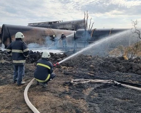 Екологична опасност: Замърсена е почва след влаковата катастрофа край Пясъчево