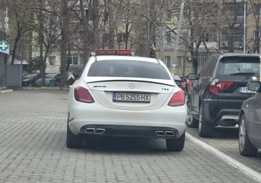 Наглец запуши входа на паркинг пред магазин в Тракия