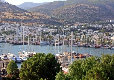 Седем луксозни яхти за поне 100 млн. долара потънаха след пожар в турския курорт Бодрум