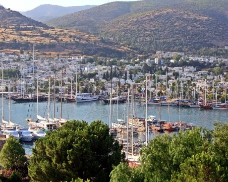 Седем луксозни яхти за поне 100 млн. долара потънаха след пожар в турския курорт Бодрум