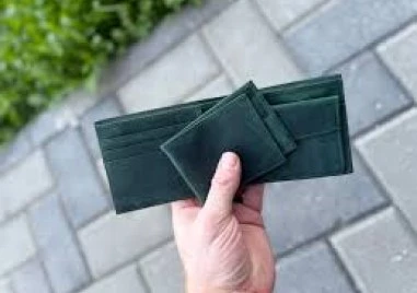 Две 10-годишни деца намериха портмоне с 450 евро и го върнаха