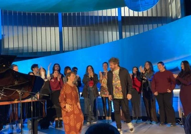 Млади джаз музиканти на една сцена със звездите Гретчен Парлато и Тейлър Ейгсти