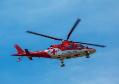 Откараха 22-годишната жена, врязала се в пешеходец в Стара Загора, с въздушна линейка до София