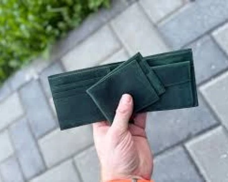 Две 10-годишни деца намериха портмоне с 450 евро и го върнаха